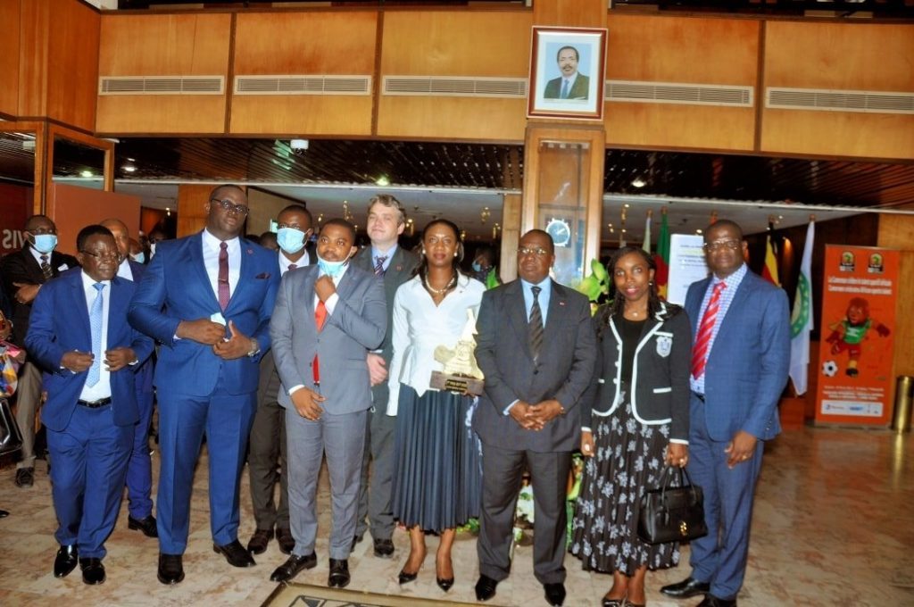 Photo de famille MINFI - Société Générale Cameroun