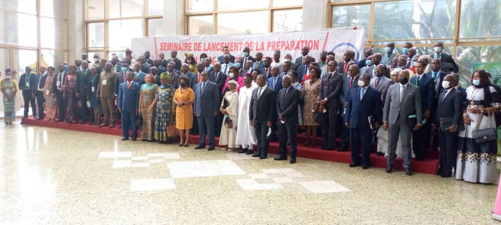 Photo de famille du séminaire de lancement de la préparation du Budget 2022