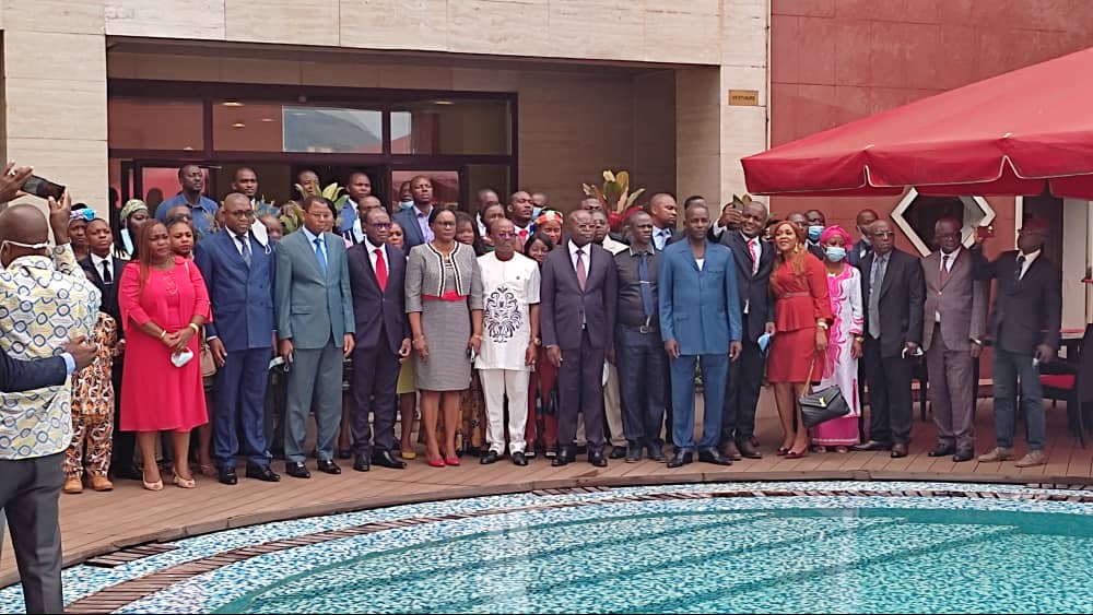 Photo de famille des séminaires régionaux sur les actes de carrières